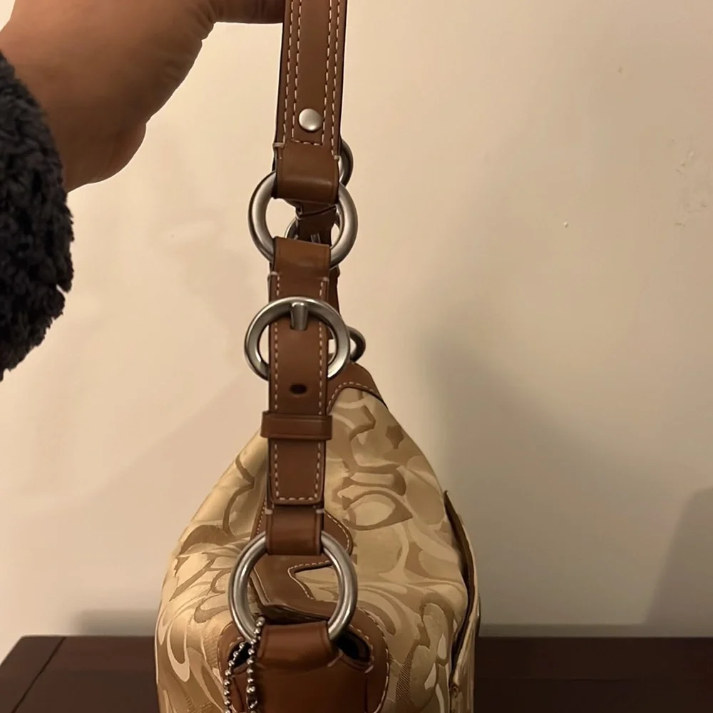 Coach - Picture 5 of 10